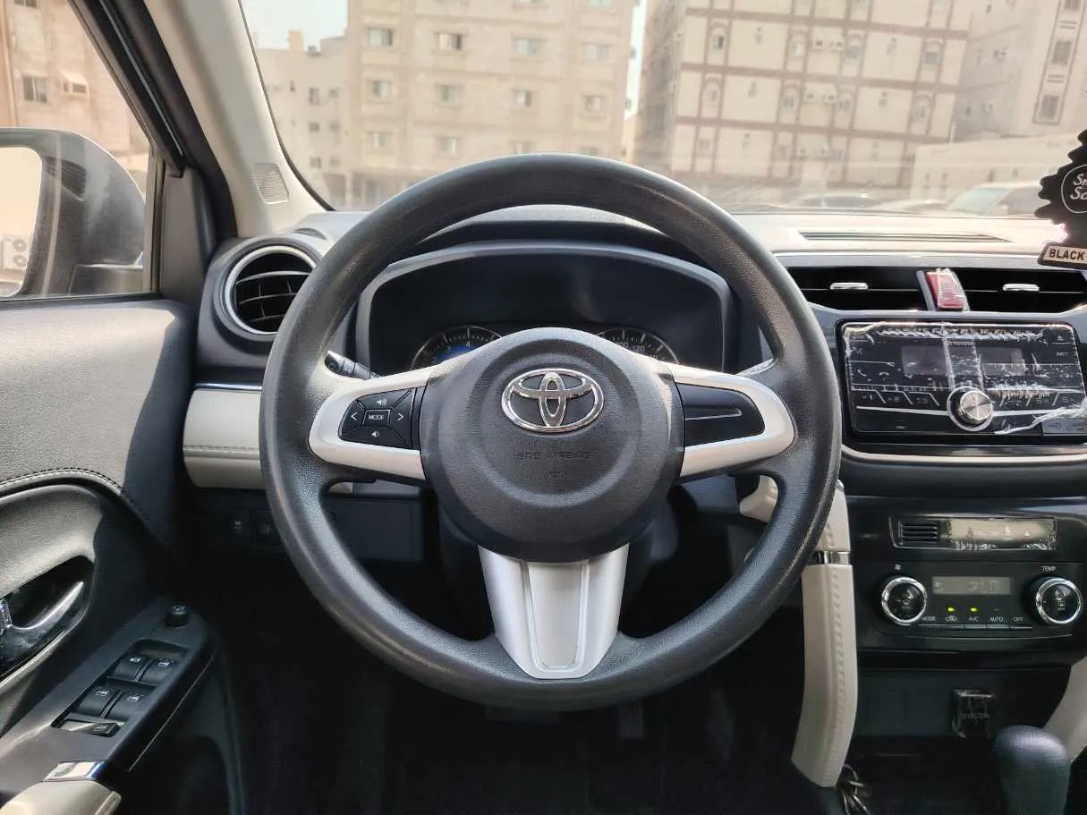 Car image 21