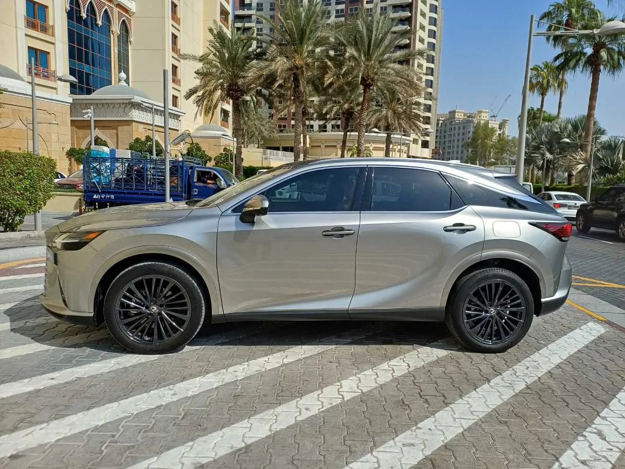 Car image 8