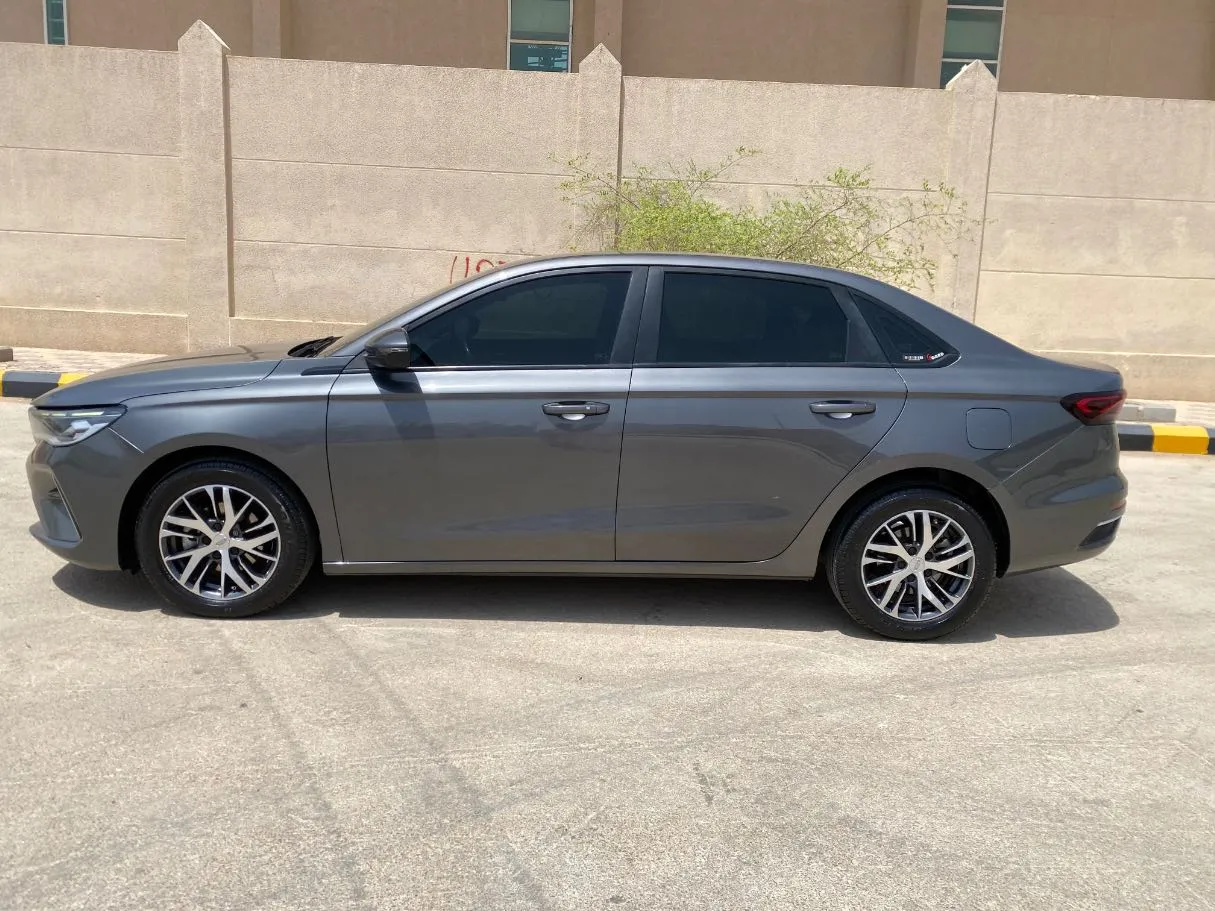 Car image 8