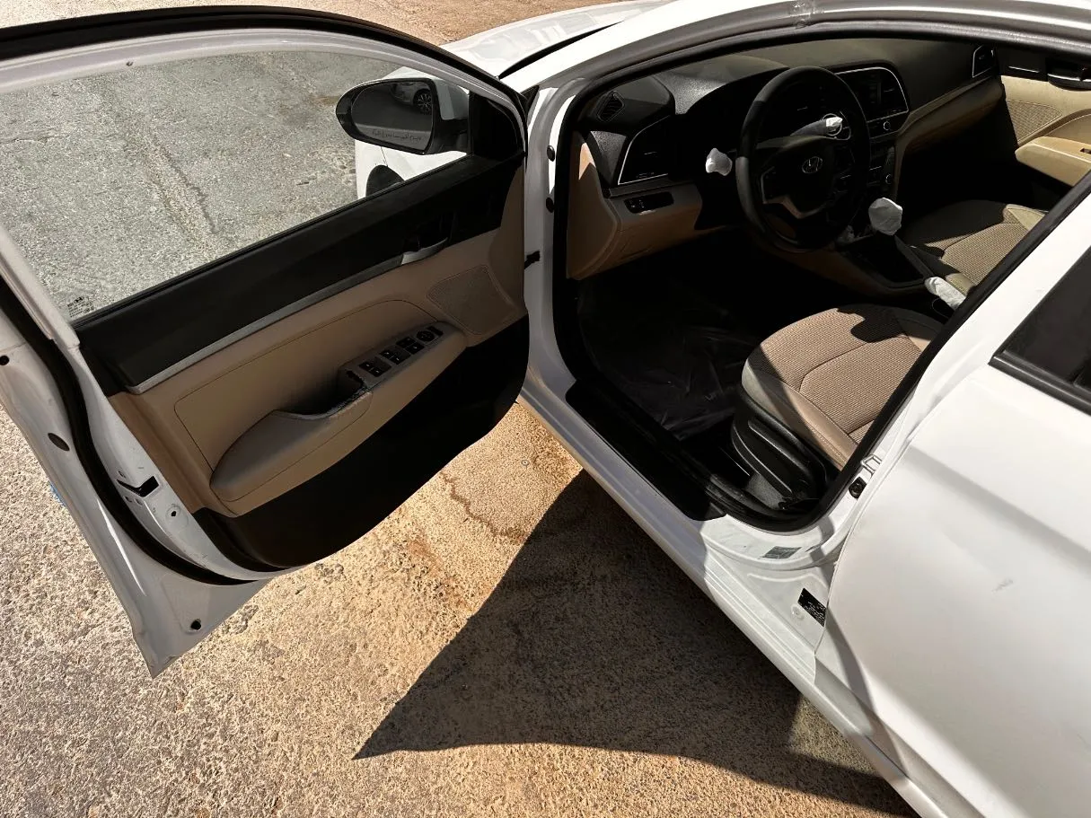 Car image 10