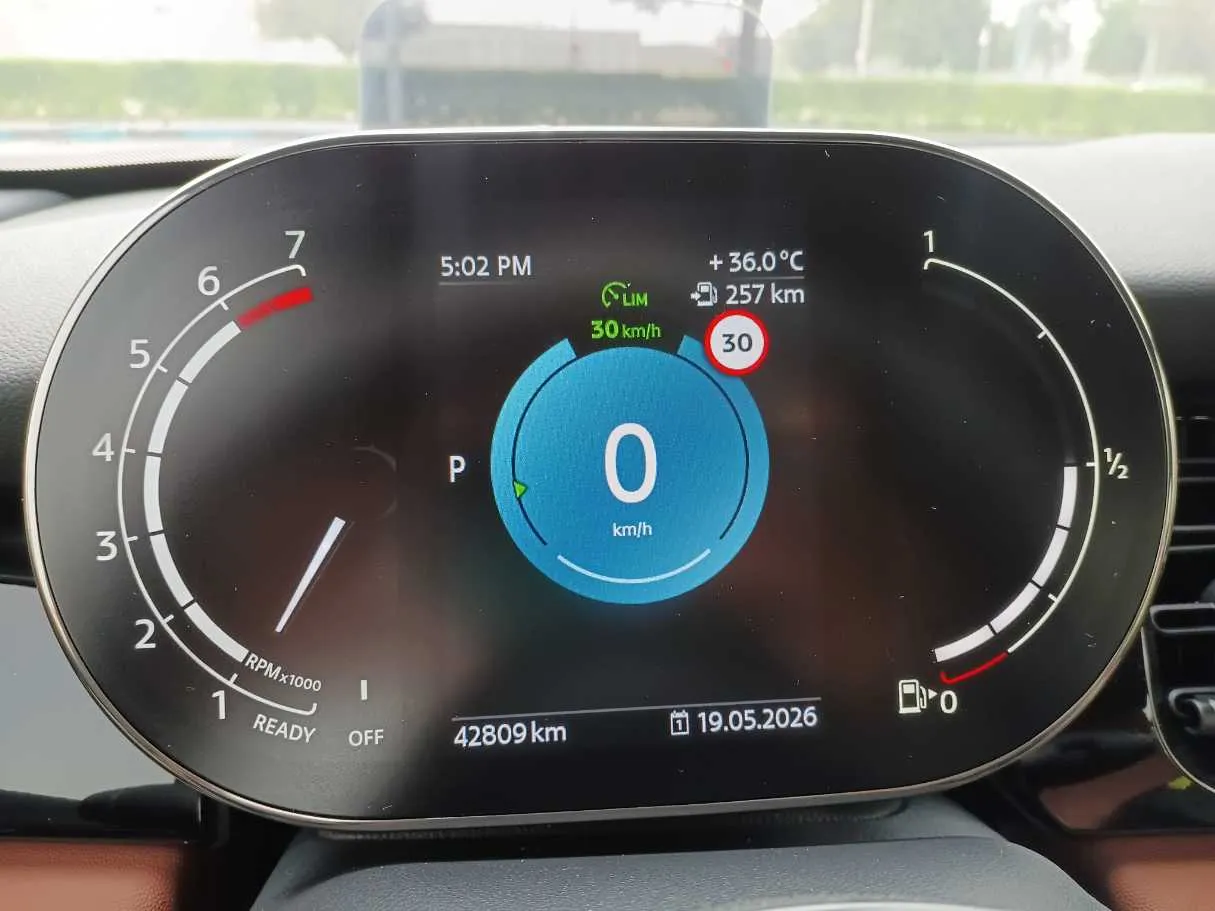 Car image 18