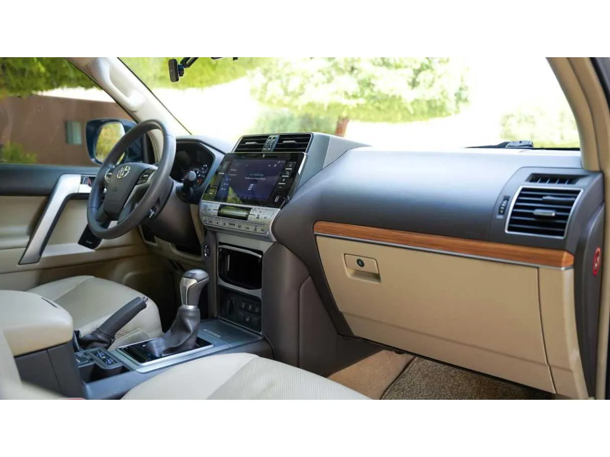 Car image 19