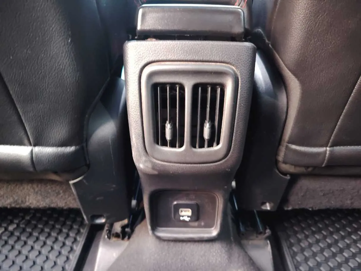 Car image 26