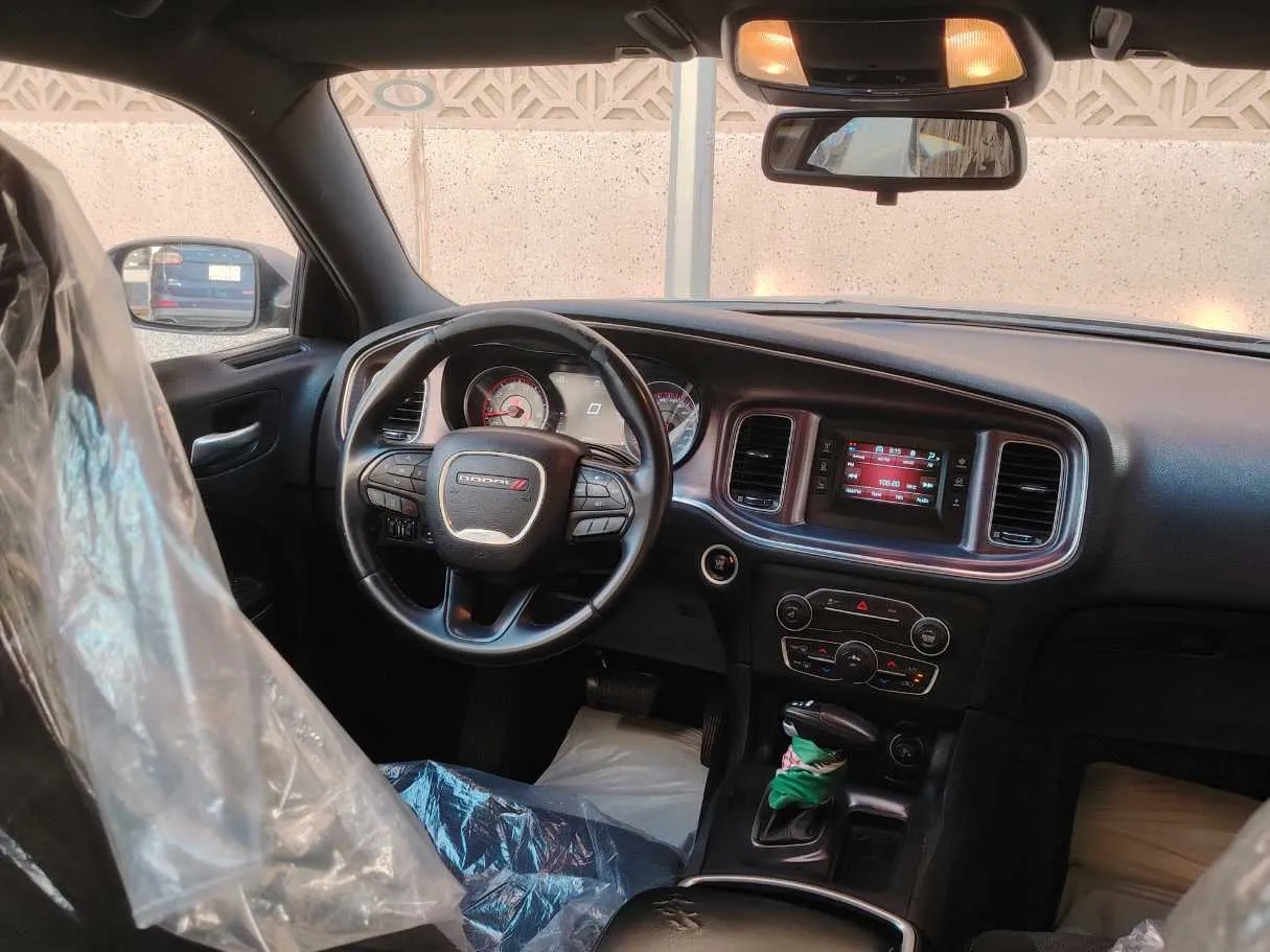 Car image 17