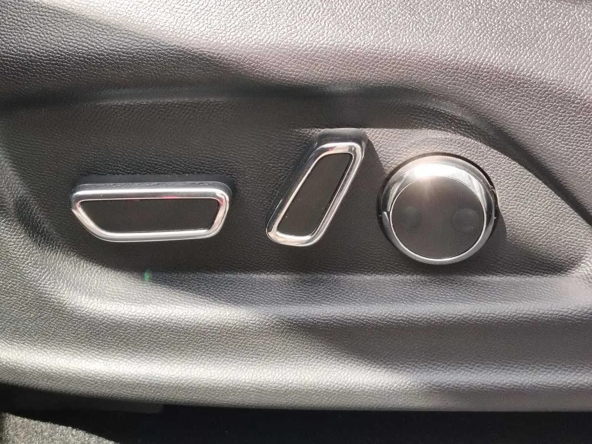 Car image 29