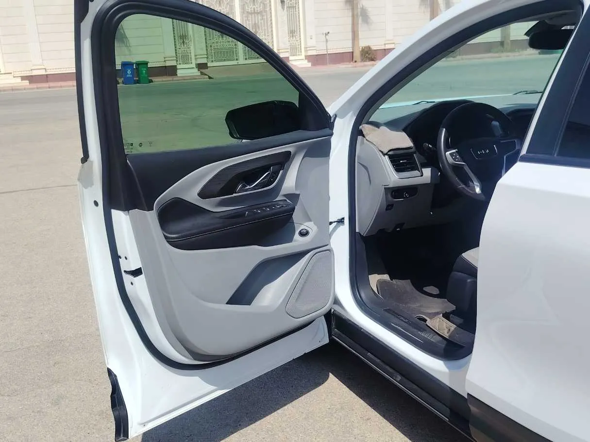 Car image 11