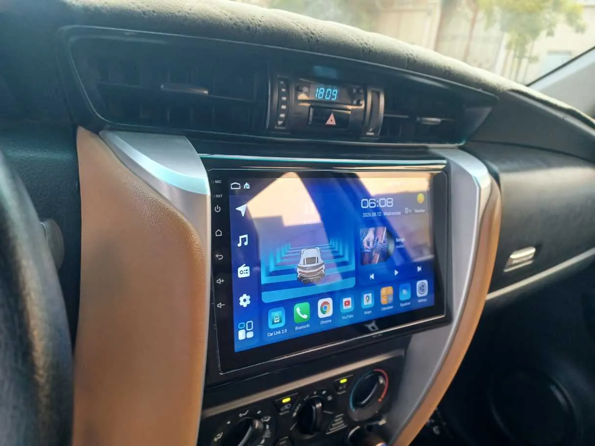 Car image 19