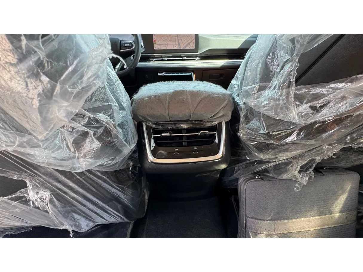 Car image 25