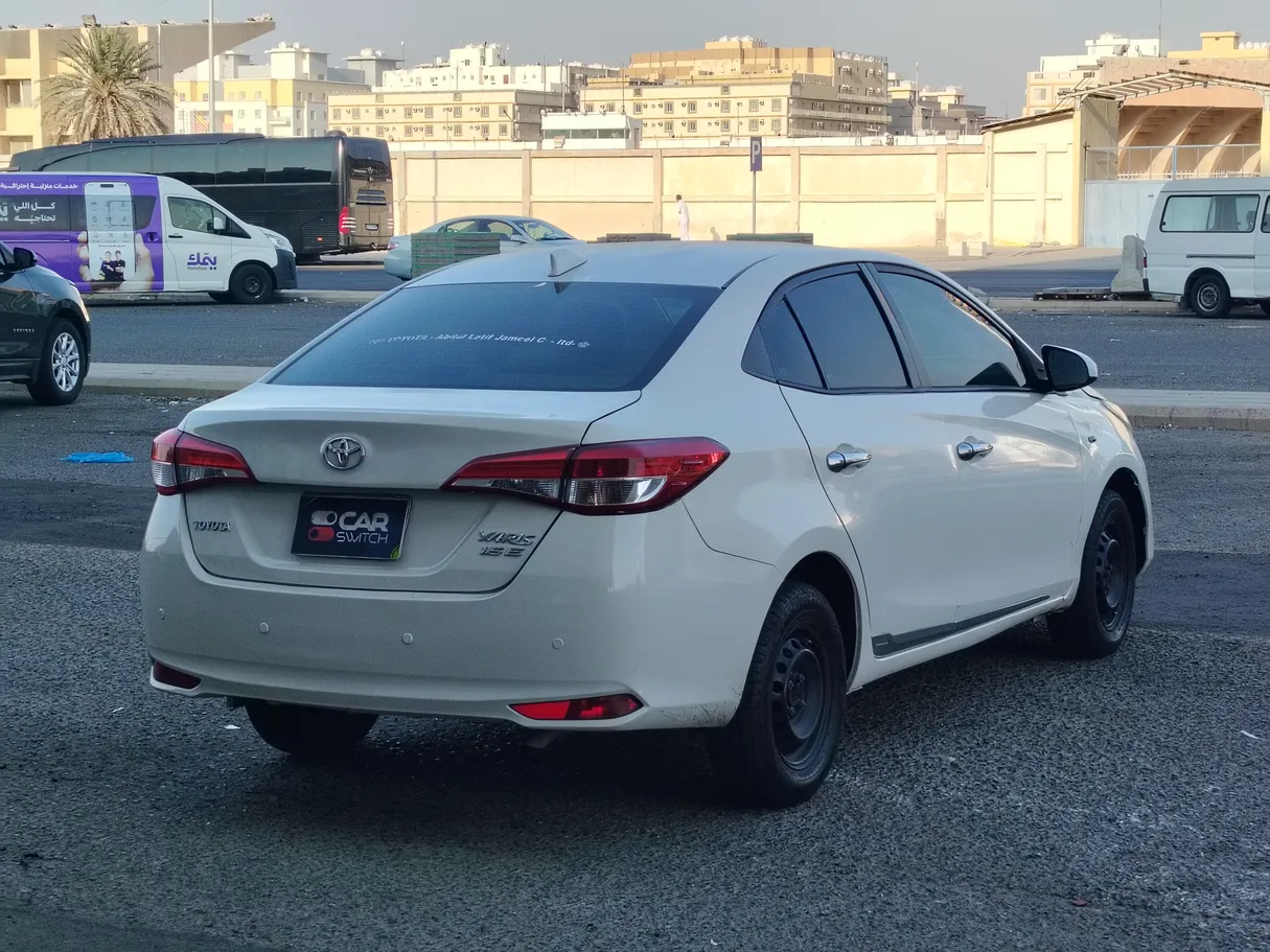 Car image 5