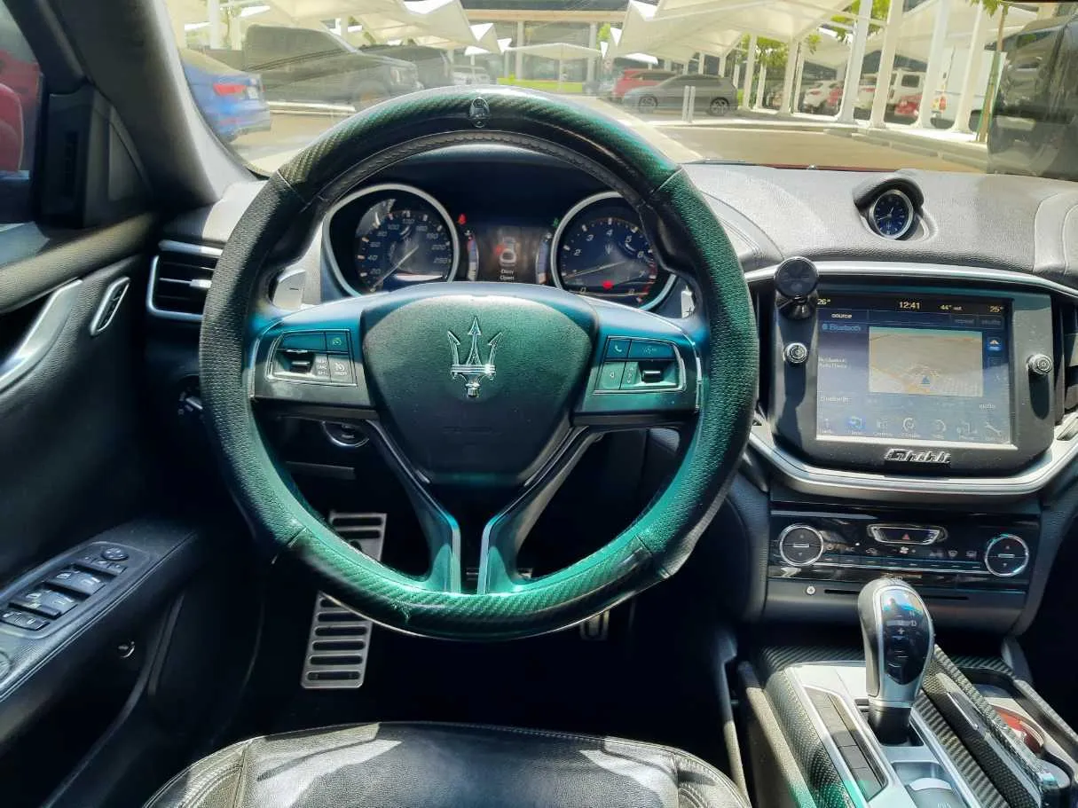 Car image 17