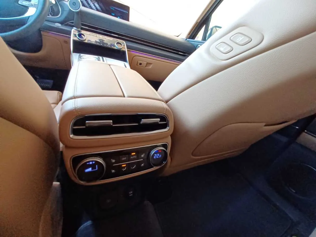 Car image 23
