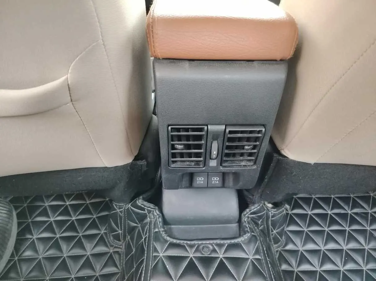 Car image 38