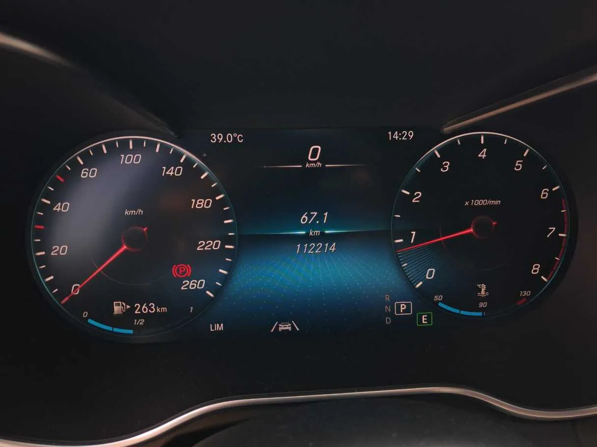 Car image 18