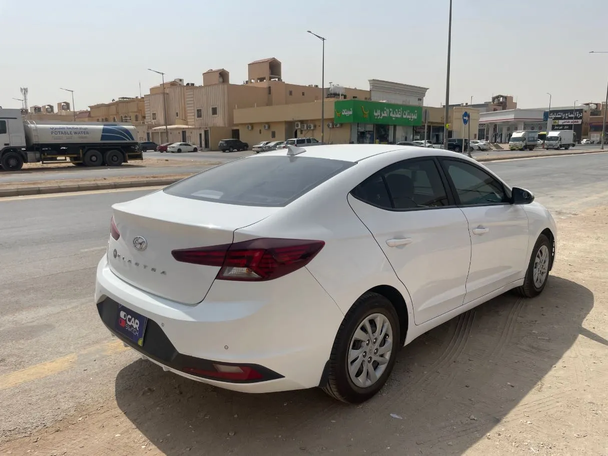 Car image 5