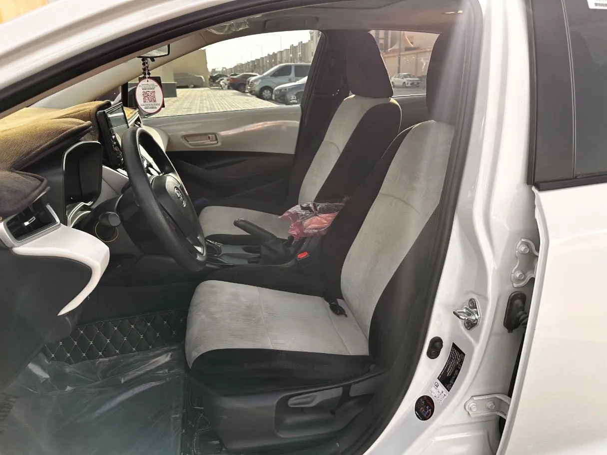 Car image 12