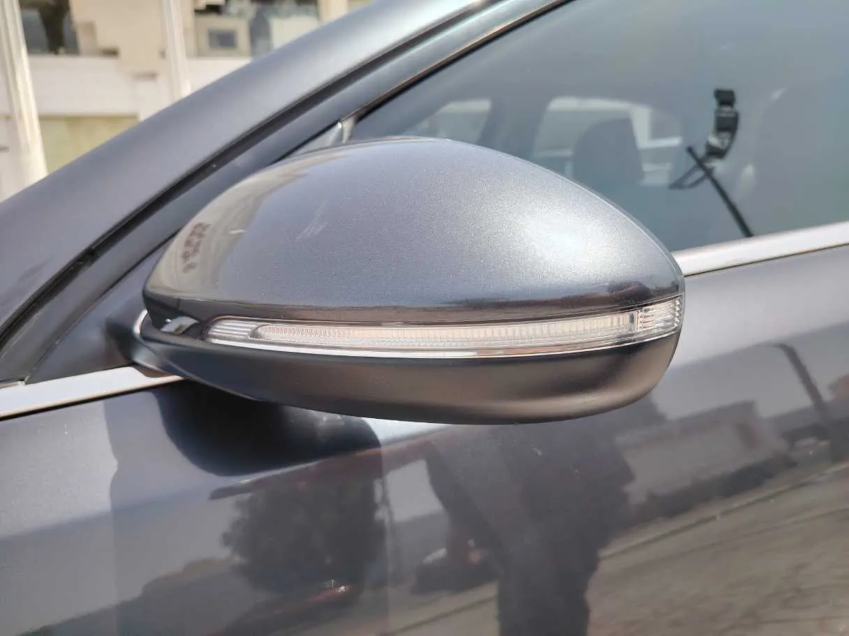 Car image 24