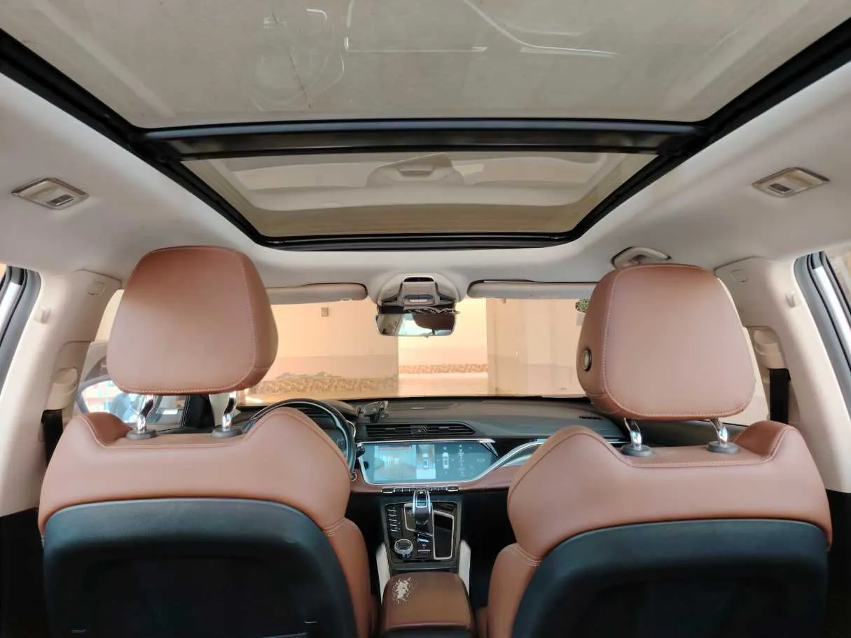 Car image 18