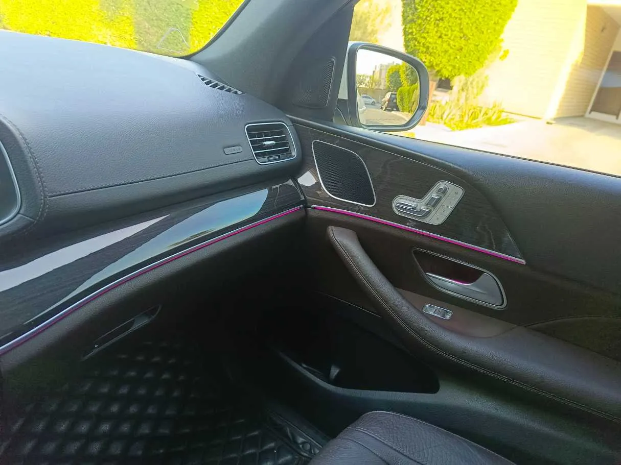 Car image 40