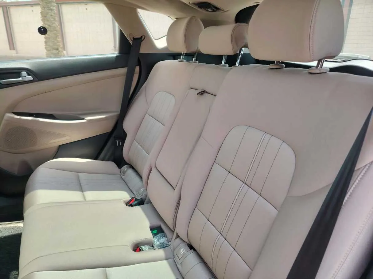 Car image 17