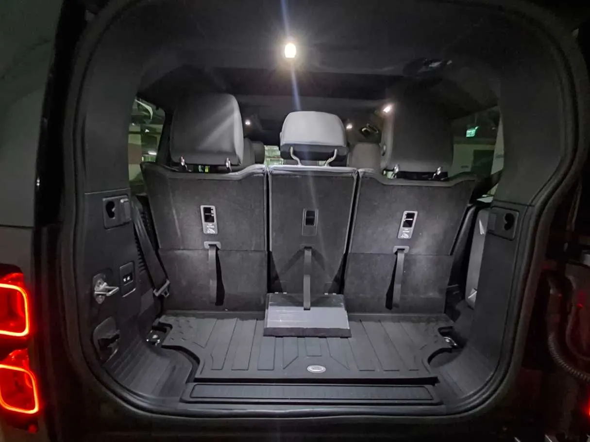 Car image 19
