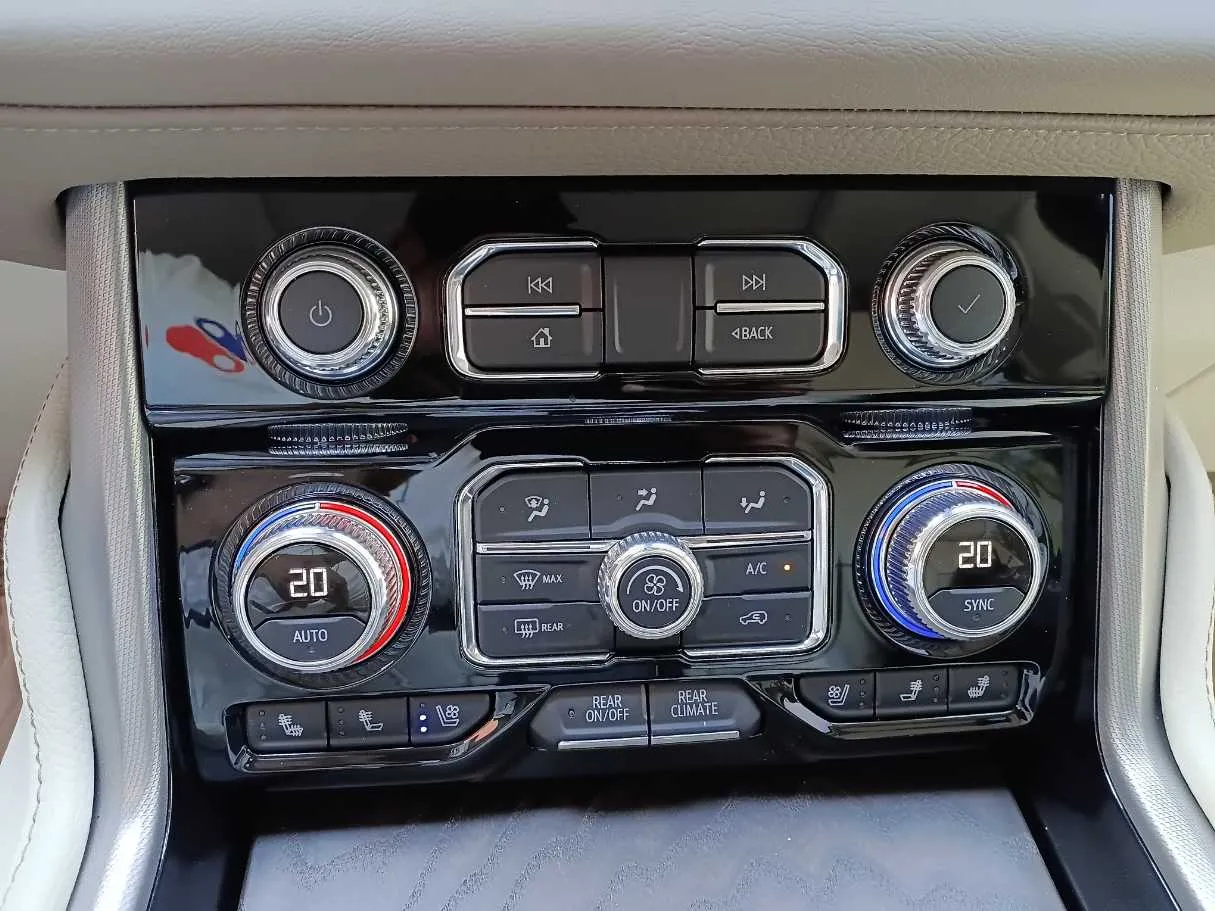 Car image 25
