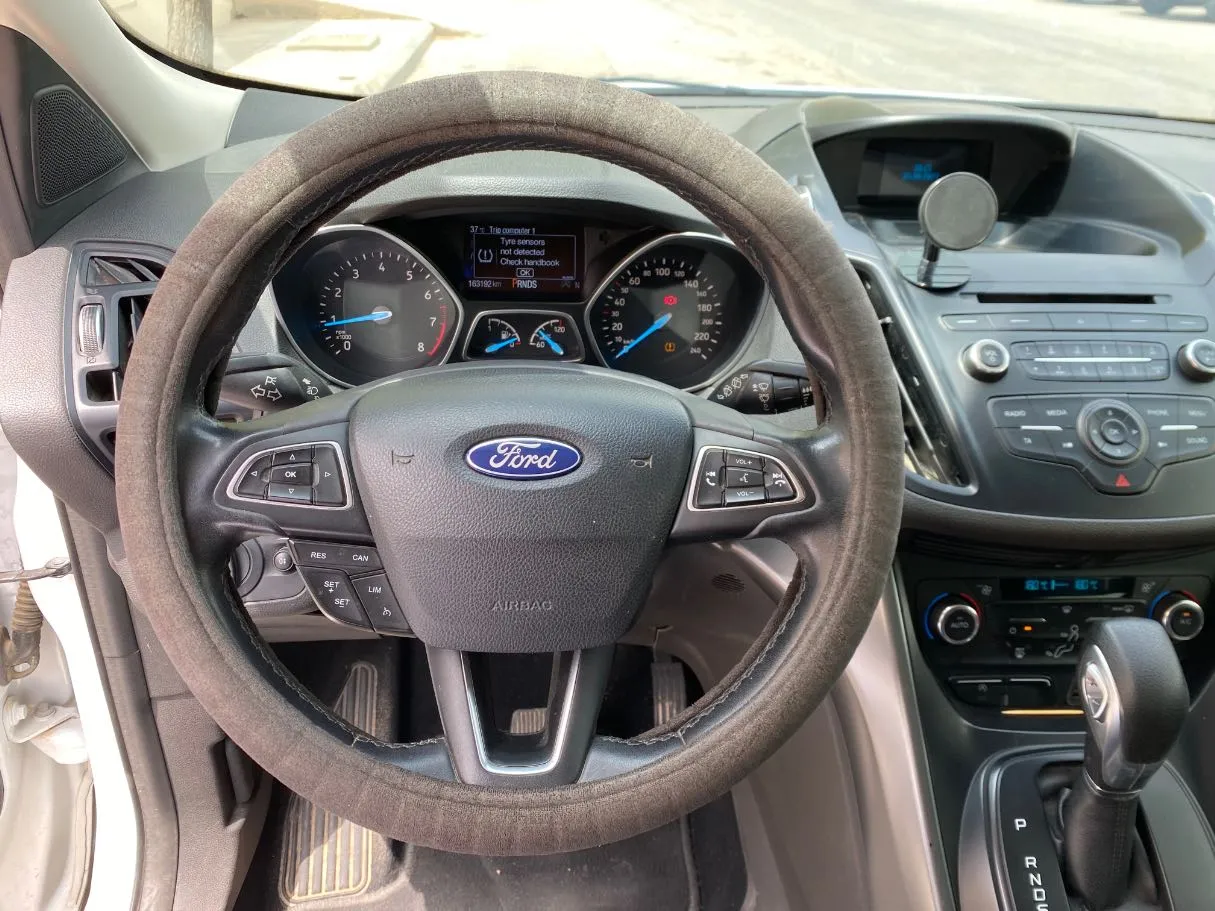 Car image 15