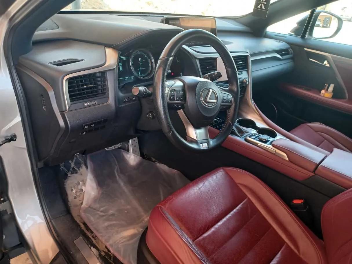 Car image 12