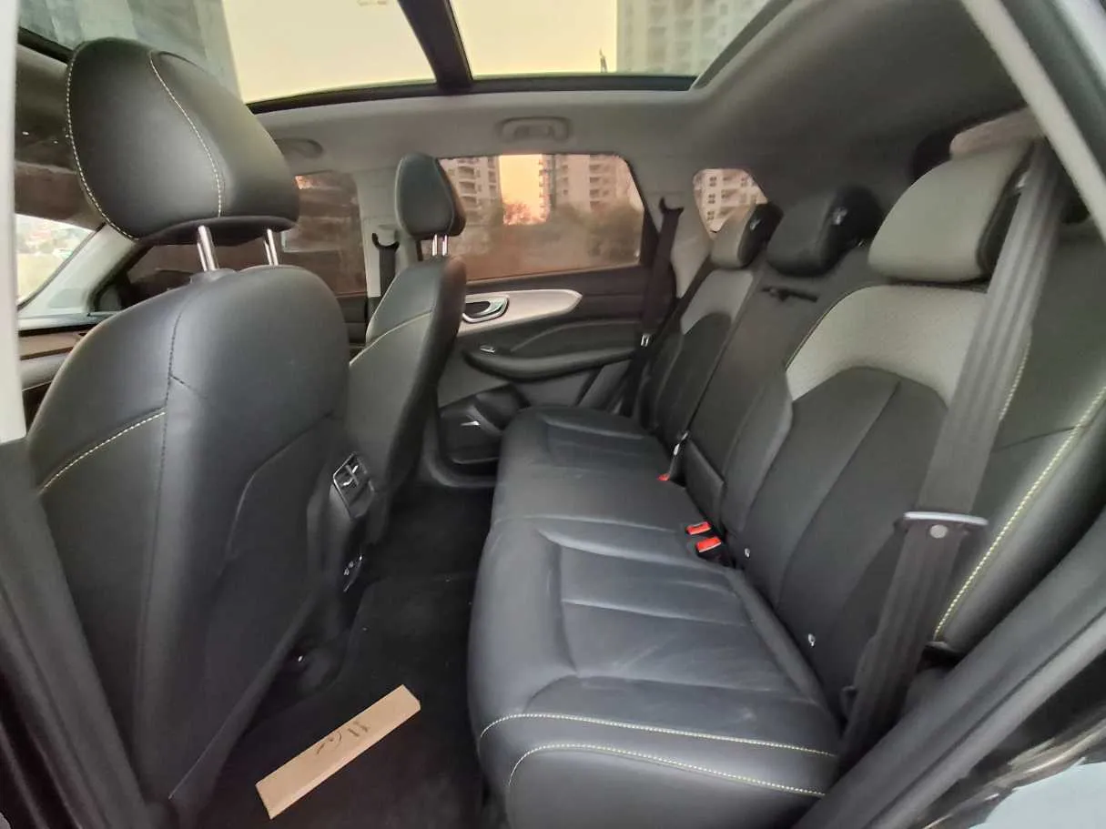 Car image 13