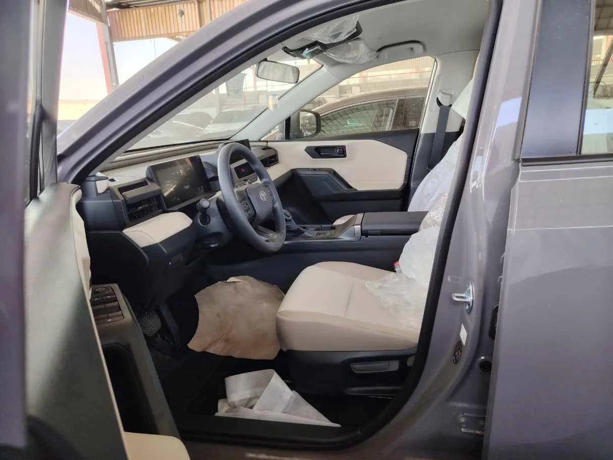 Car image 13