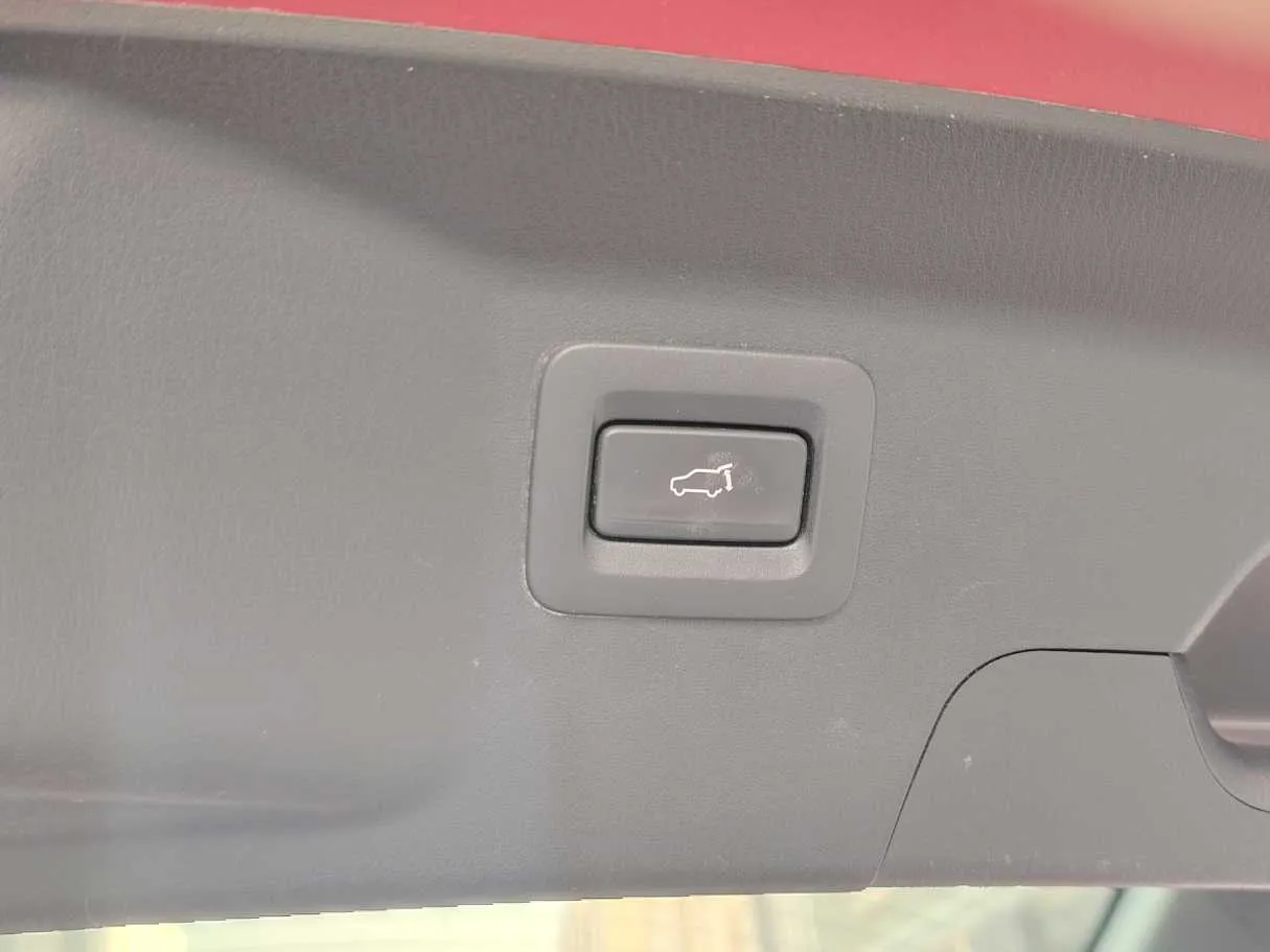 Car image 34