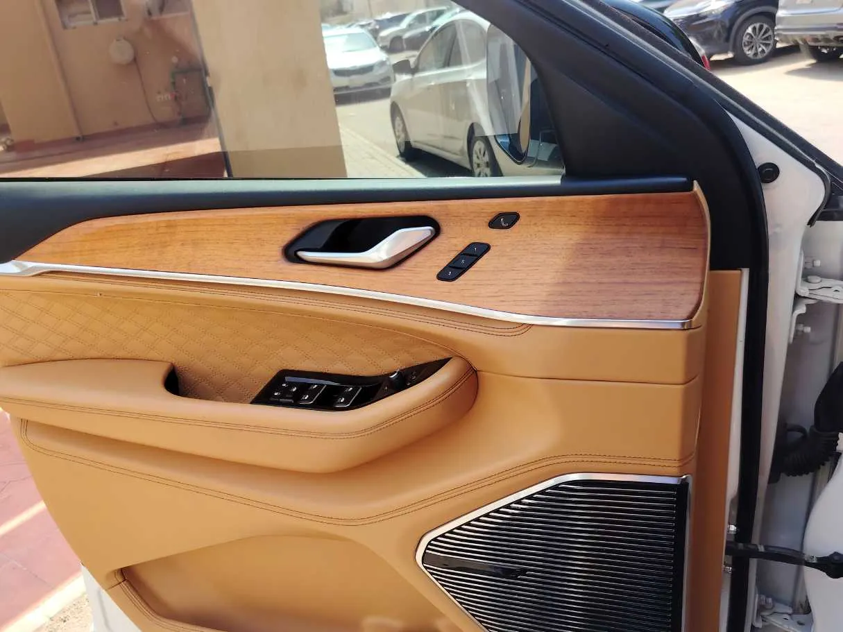 Car image 23