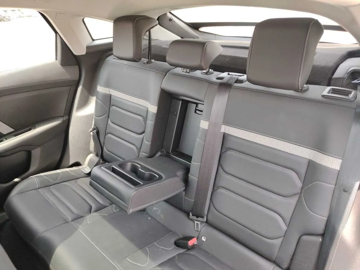 Car image 16