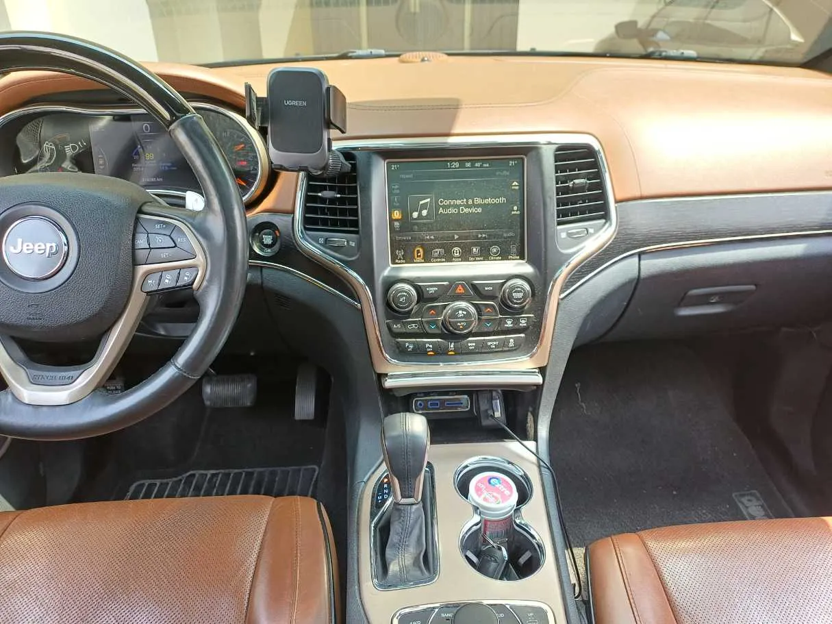 Car image 18