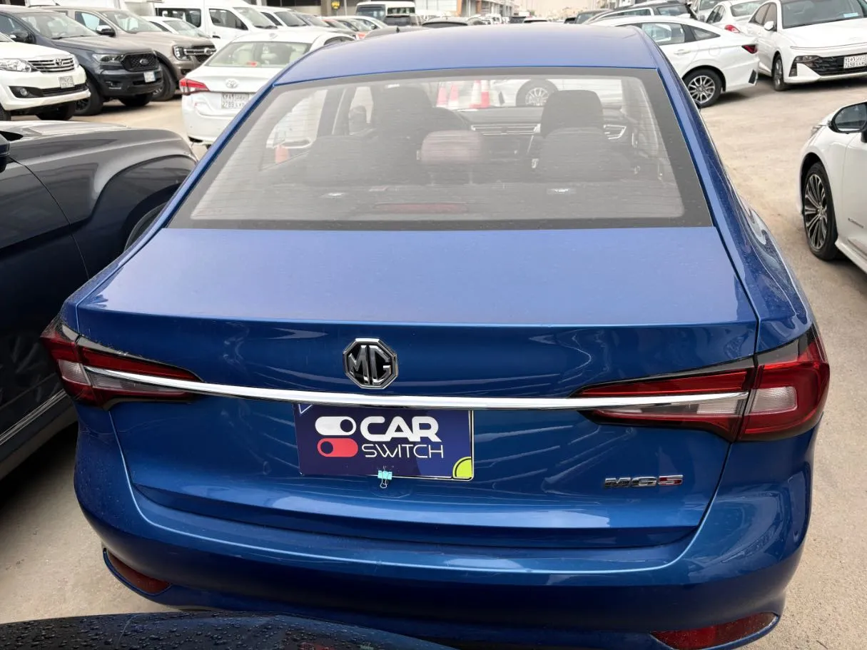 Car image 5