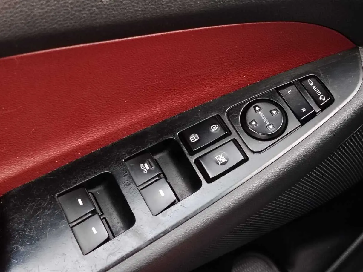 Car image 26