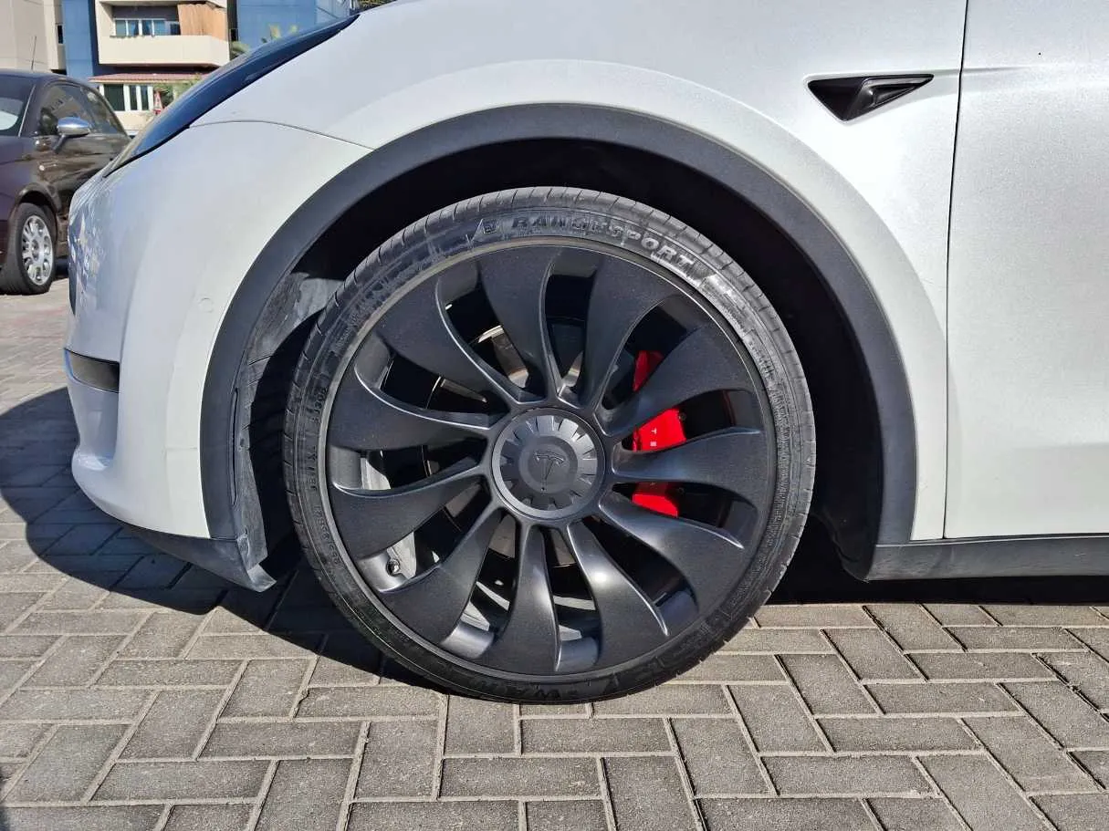 Car image 9