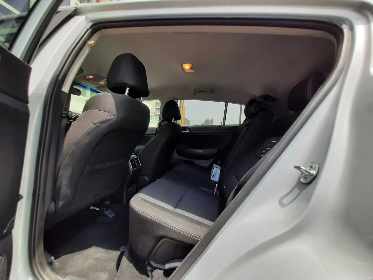 Car image 13