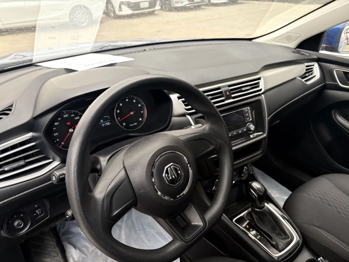 Car image 10