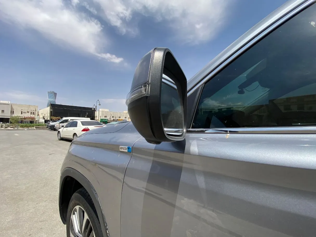 Car image 27