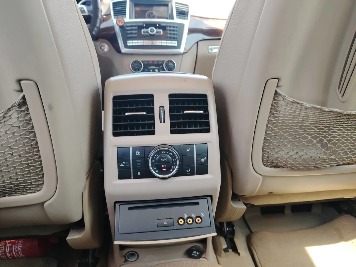 Car image 34