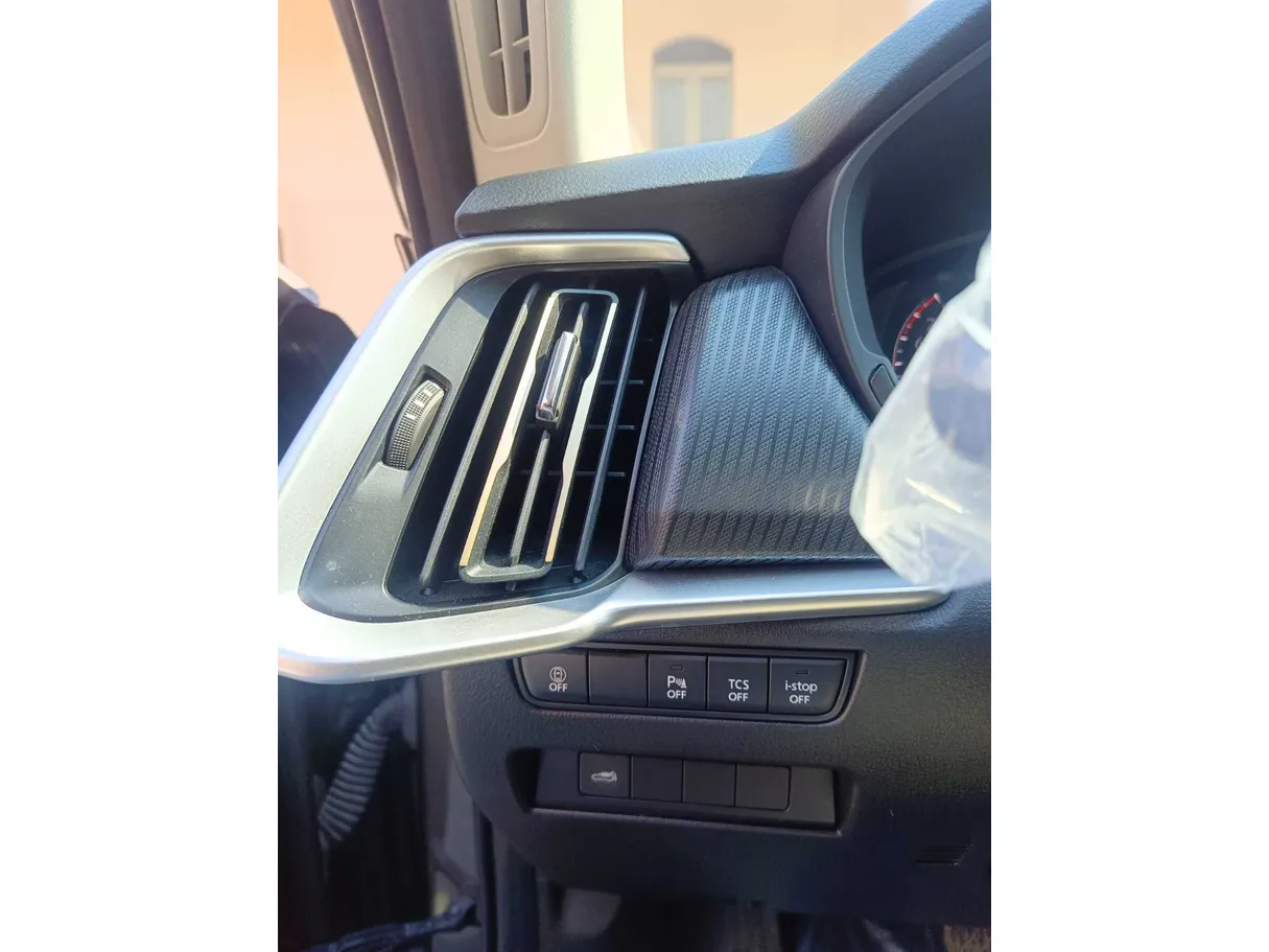Car image 28