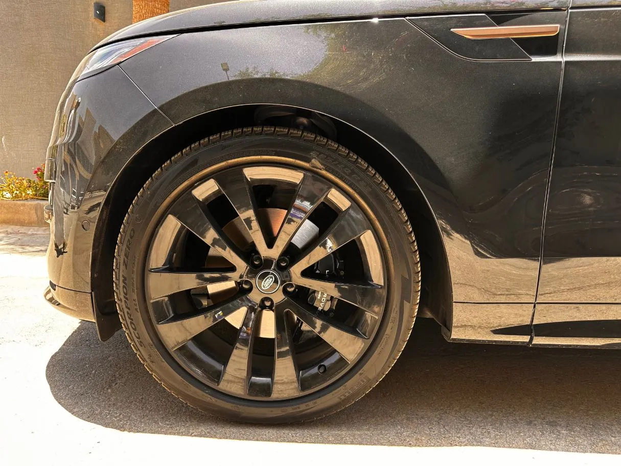 Car image 9