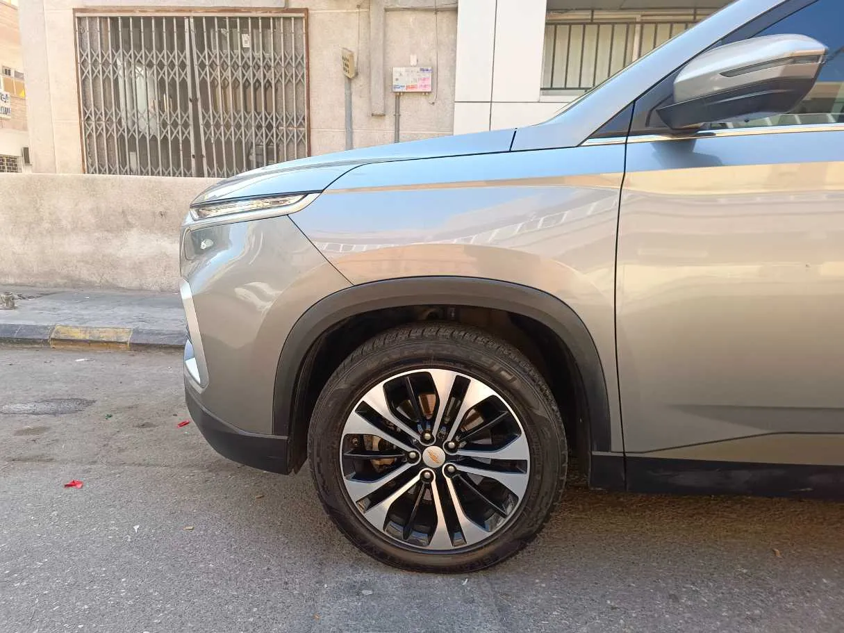 Car image 9