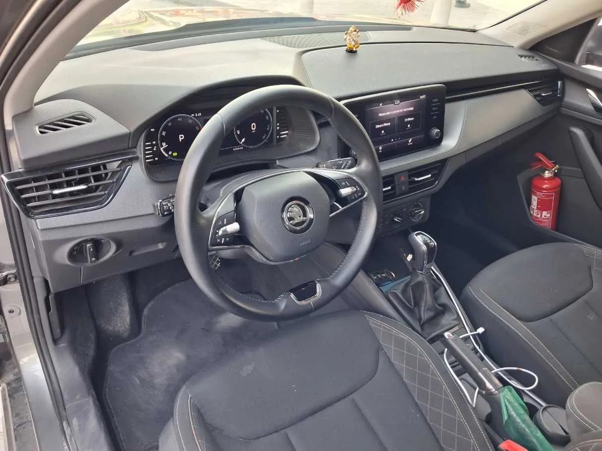 Car image 11