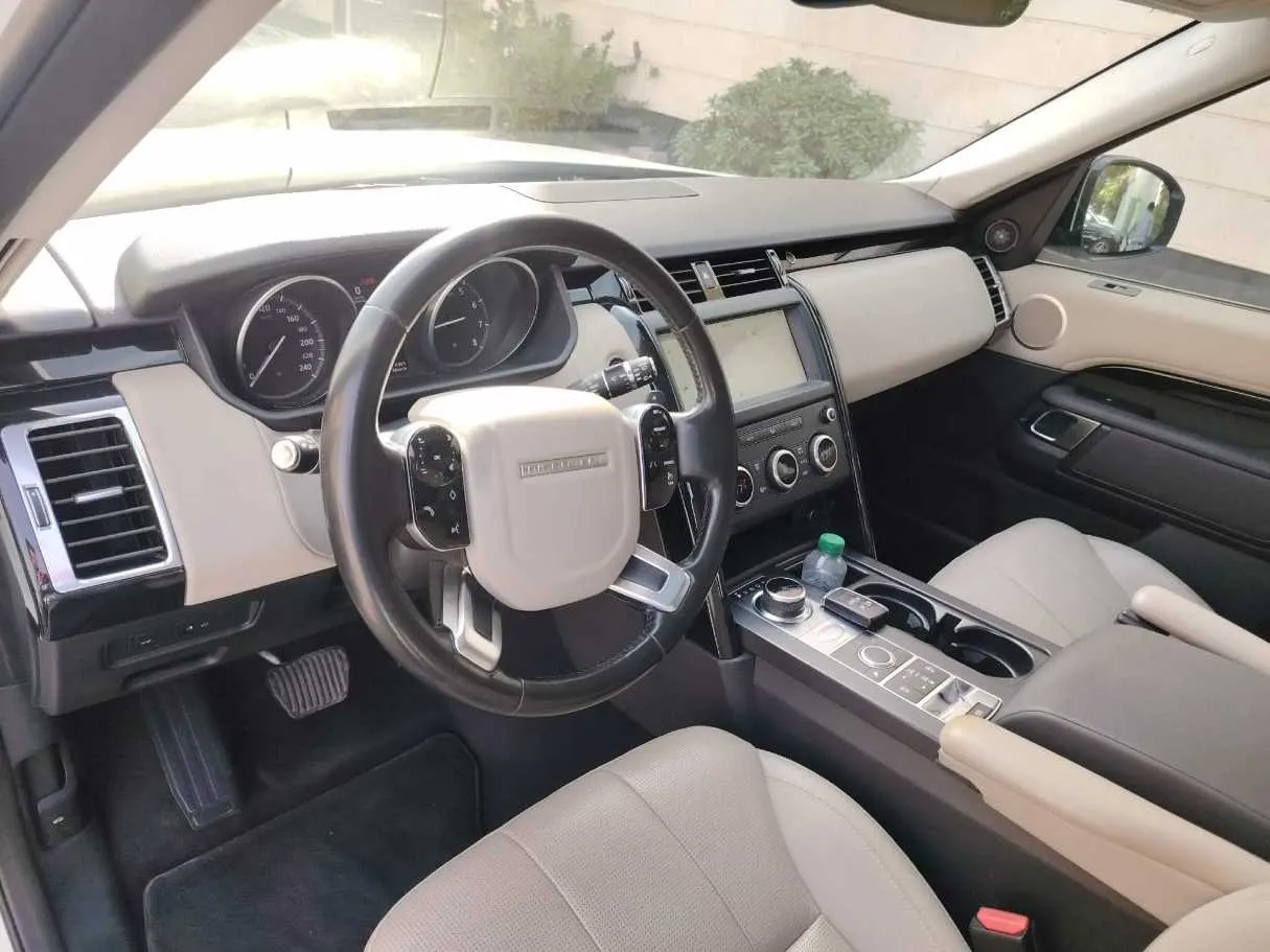 Car image 13
