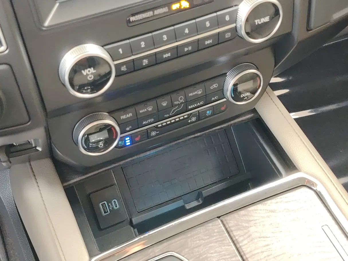 Car image 27