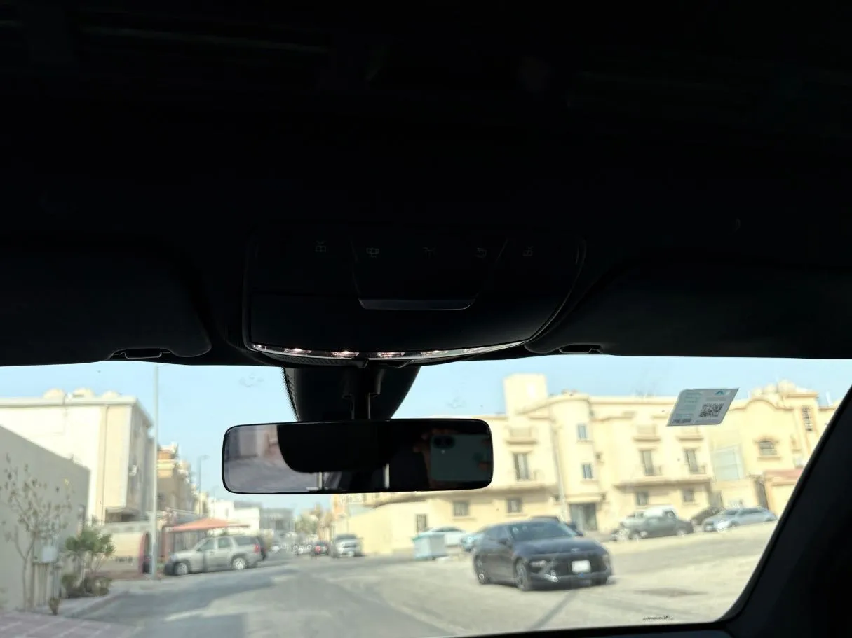 Car image 26