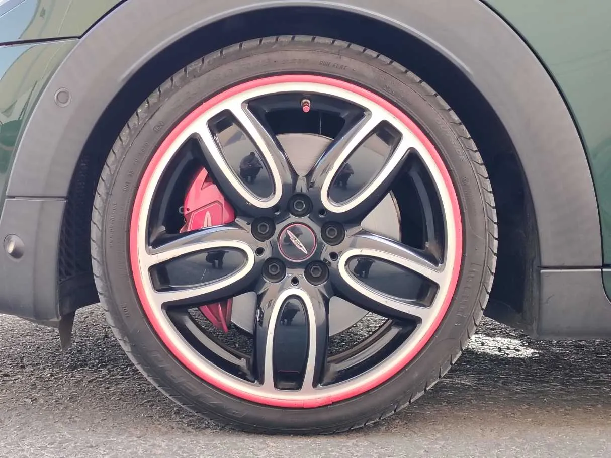 Car image 9