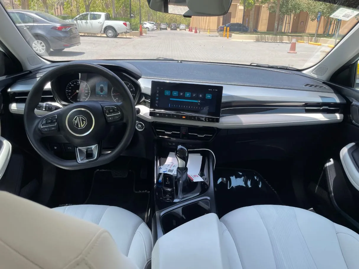 Car image 17