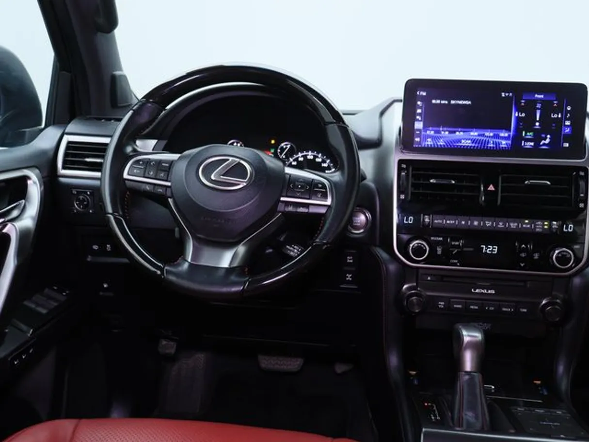 Car image 15